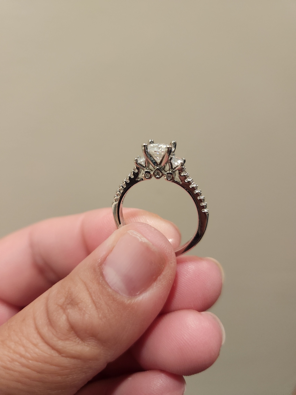 Moissanite Ring 1 Carat Silver Size 7 - Picture 2 of 2